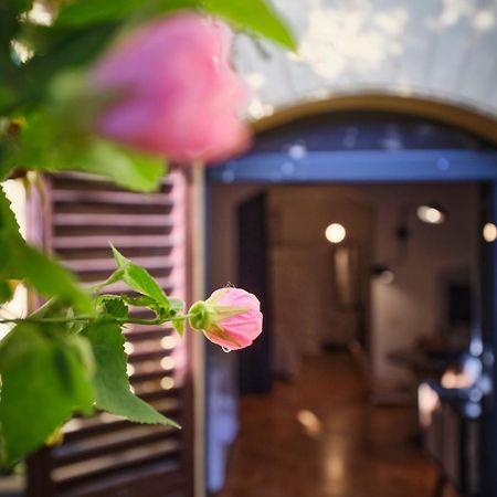 Enchanting Apartment With Patio, Lungarno Firenze Exterior foto