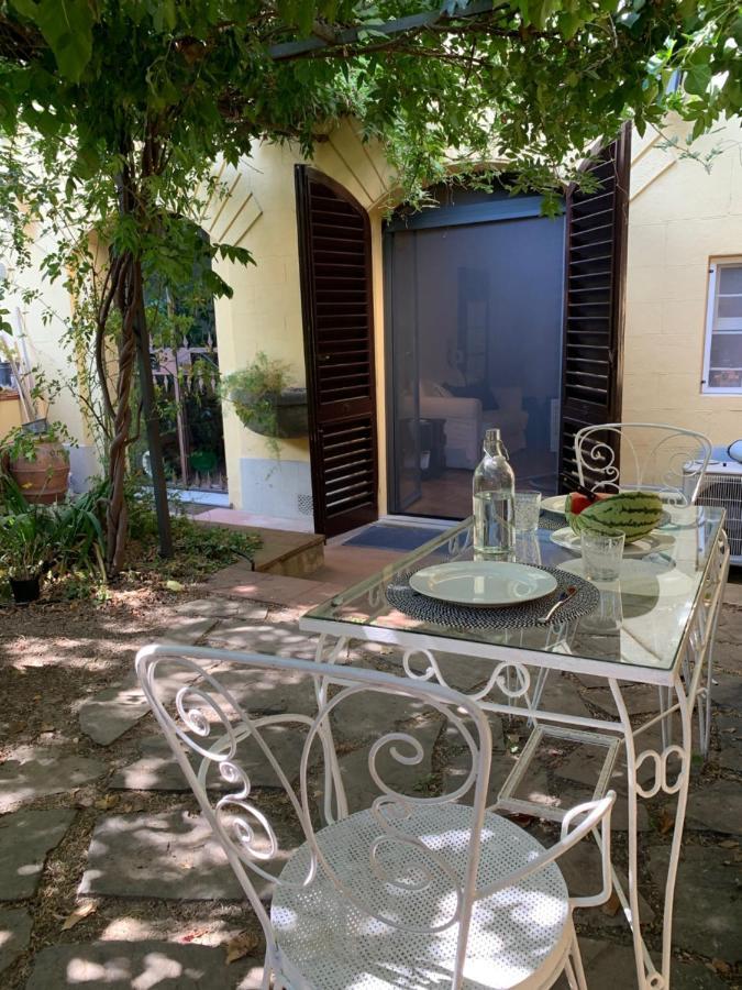 Enchanting Apartment With Patio, Lungarno Firenze Exterior foto