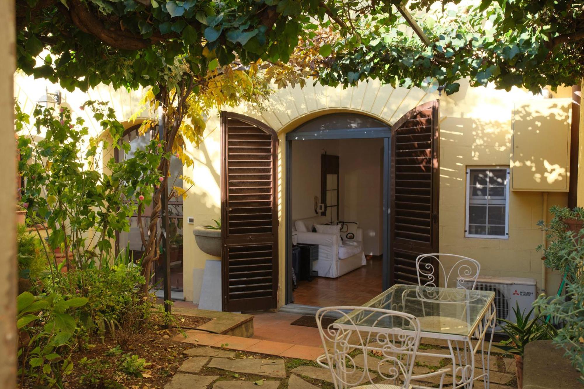 Enchanting Apartment With Patio, Lungarno Firenze Exterior foto