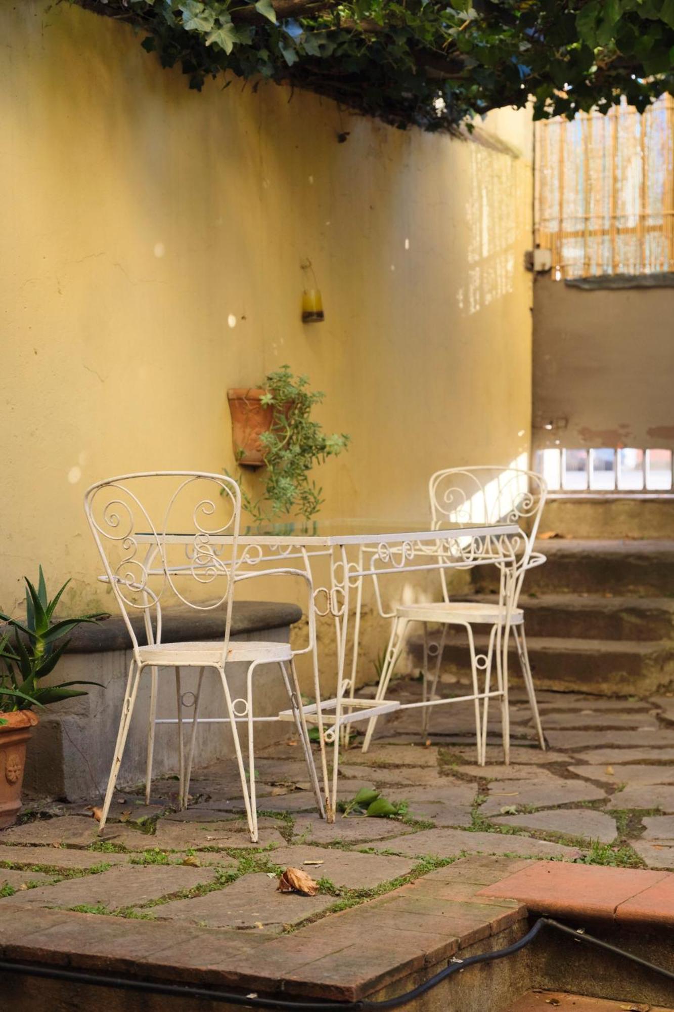 Enchanting Apartment With Patio, Lungarno Firenze Exterior foto